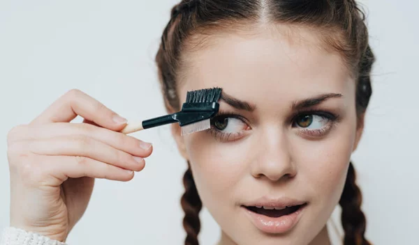 Bίντεο: Tέλεια γεμάτα φρύδια σε 30" (τα πιο εύκολα tips χωρίς τσιμπιδάκι!)