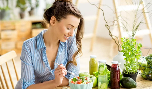 Οι 5 σαλάτες που είναι ιδανικές για μεσημεριανό γεύμα