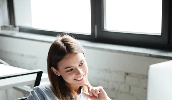 Πώς θα έχεις καλύτερη διάθεση στη δουλειά σε 3 βήματα