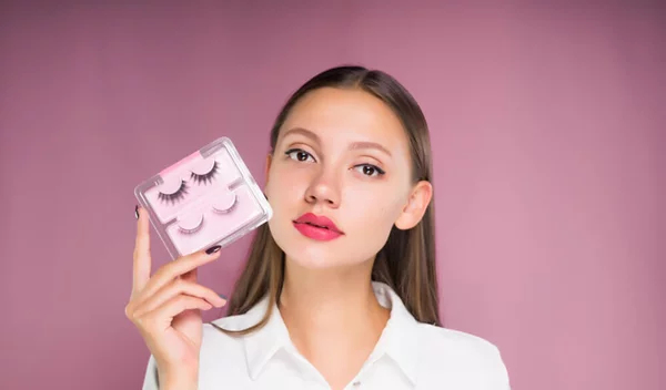 Έτσι καταστρέφεις τις βλεφαρίδες σου και δεν το ξέρεις