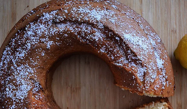 Κέικ με λεμόνι και καρύδα από τη διατροφολόγο Κλειώ Χούπη (163 θερμίδες το κομμάτι!)