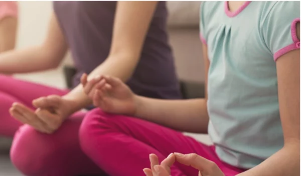 Γιόγκα για παιδιά: Τα οφέλη σε κάθε ηλικία, από βρέφη μέχρι μεγαλύτερα παιδιά