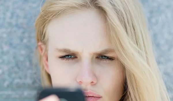 Εξαφανίστηκε χωρίς να πει τίποτα! Το submarining είναι η τελευταία μόδα στις σχέσεις (δυστυχώς!)