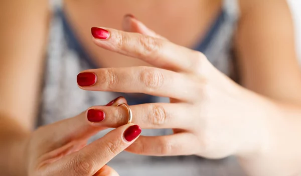 «Δεν το έβλεπες πριν παντρευτείς;» Γιατί τα ζευγάρια χωρίζουν για λόγους που ήταν γνωστοί και πριν το γάμο;