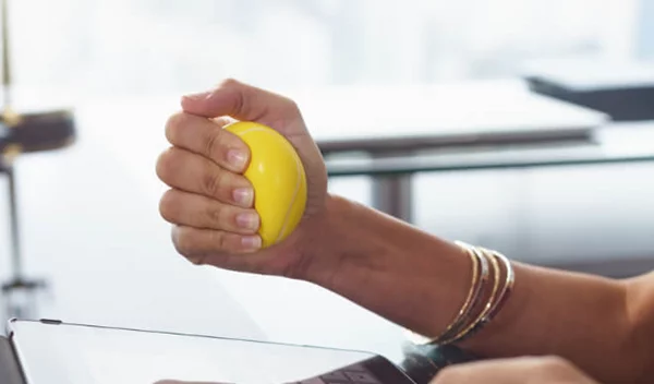 Δυνάμωσε τους καρπούς των χεριών με 3 κινήσεις