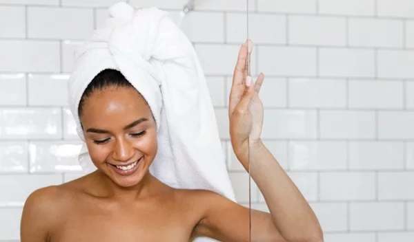 Ευκάλυπτος στο ντους, απολέπιση με καφέ και άλλες έξυπνες ιδέες για σπα στο σπίτι