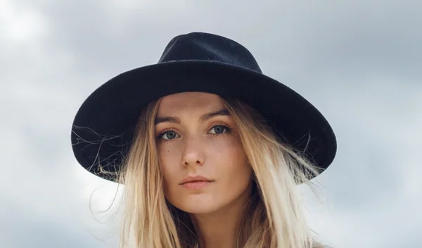 Πώς θα δώσεις όγκο στα λεπτά μαλλιά