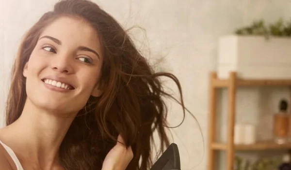 5 κορυφαίες συμβουλές για όλες εμάς που έχουμε σπαστά μαλλιά