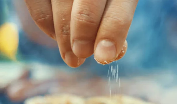 3 αλλαγές στη διατροφή σου που θα μειώσουν το αλάτι που τρως άμεσα