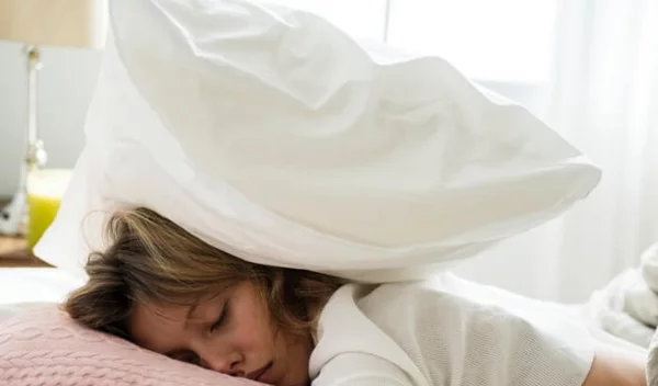 Τι να κάνω μετά το ξενύχτι; 4 κινήσεις ομορφιάς για να επανέλθεις