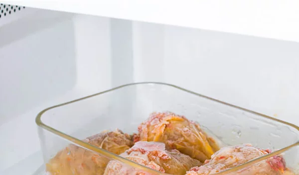 10 φαγητά που δεν πρέπει να ξαναζεσταίνεις στο φούρνο μικροκυμάτων