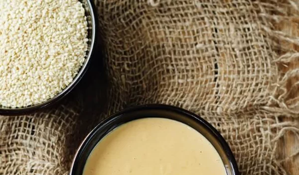 Το ταχίνι αλλιώς: Σε ντιπ με γιαούρτι, σε άλειμμα με αβοκάντο και σε σος με λεμόνι!