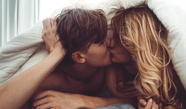 7 κοινά χαρακτηριστικά που έχουν τα ερωτικά ζευγάρια