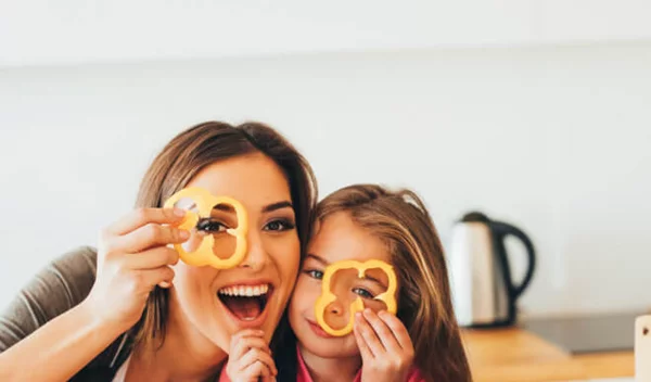 Παιδική παχυσαρκία: 8 καλές συνήθειες για να την προλάβεις και να τρώει σωστά το παιδί