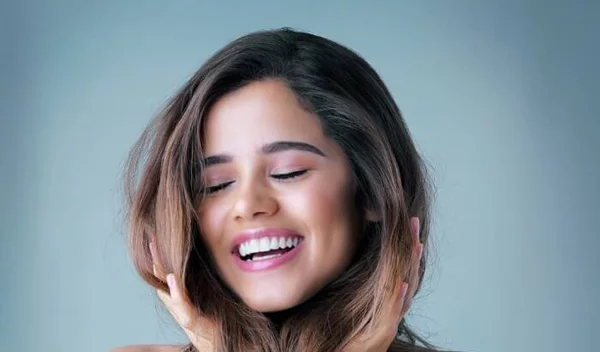 3 σπιτικές μάσκες μαλλιών για μεταξένια υφή και λάμψη