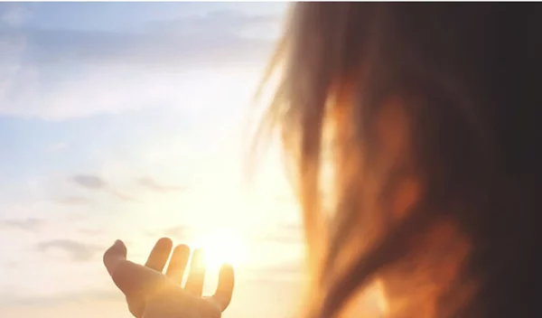 Δοκίμασα mindfulness: Τι είναι, ποιες είναι οι τεχνικές του και πώς θα το κάνεις μόνη σου;