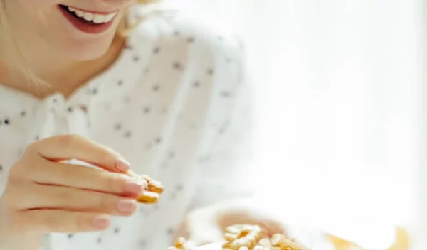 Η ειδικός απαντά: Τελικά βοηθούν τα σνακ στη δίαιτα και απώλεια βάρους;