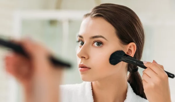 Tέλειο φυσικό μακιγιάζ; Μάθε τα 3 μυστικά τρικ που αλλάζουν το παιχνίδι