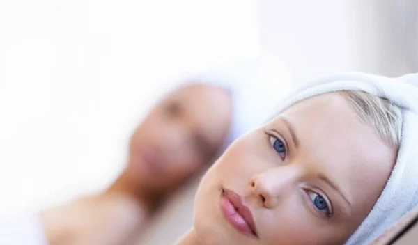 Ενεργός άνθρακας κι άλλα 3 συστατικά για να κάνουμε αποτοξίνωση στο δέρμα