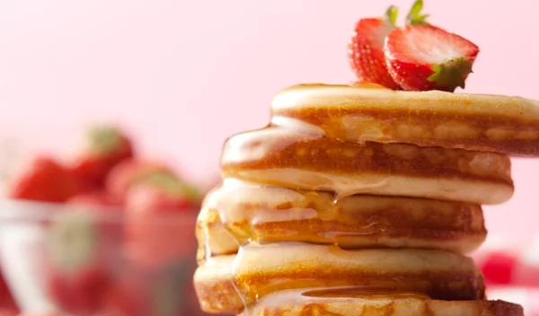 Pancakes με σαμπάνια: Πώς θα φτιάξεις το πιο εορταστικό brunch!
