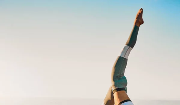 Βίντεο: Προπόνηση barre με ασκήσεις που γυμνάζουν κοιλιακούς και όλο το σώμα