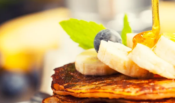 Τούρτα από κρέπες: Φτιάξε κρέπες με αλεύρι σικάλεως χωρίς ζάχαρη