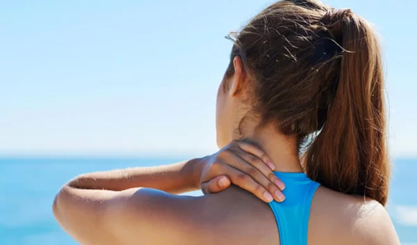 Πόνος στον αυχένα; Το αυχενικό σύνδρομο και όσα χρειάζεται να γνωρίζεις