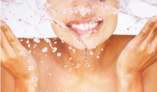 Η beauty guru απαντά σε τρεις σημαντικές απορίες σου για το ντεμακιγιάζ