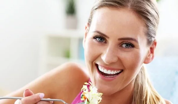 Διατροφή για αιμορροΐδες: Οι τροφές που θα σε βοηθήσουν και τι να αποφεύγεις