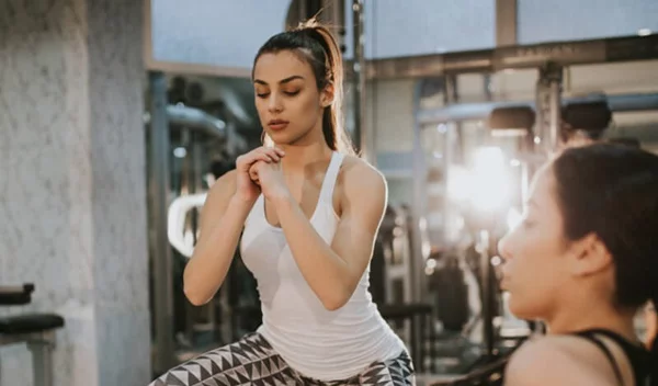 Κάνω κοιλιακούς αλλά δεν έχω επίπεδη κοιλιά και άλλες απορίες βρίσκουν απάντηση