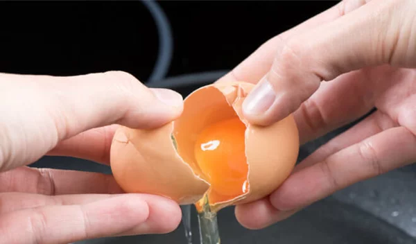 Τα ASMR βίντεο που θα σου αλλάξουν τη διάθεση (τι σχέση έχει το αβγό; η απάντηση στη συνέχεια!)