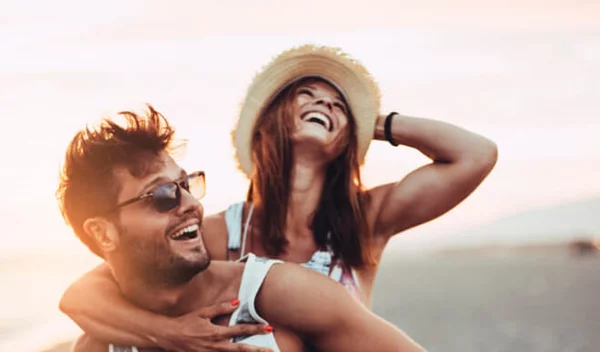 Τι να κάνεις αν ο σύντροφός σου παραπονιέται πως πονάει η μέση του μετά το σεξ;