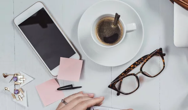 Πώς να είσαι (και να φαίνεσαι) επαγγελματίας στη δουλειά