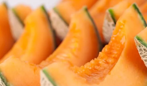 Τι διατροφικά οφέλη έχει το πεπόνι; Το πιο χαρακτηριστικό φρούτο του καλοκαιριού στο μικροσκόπιο