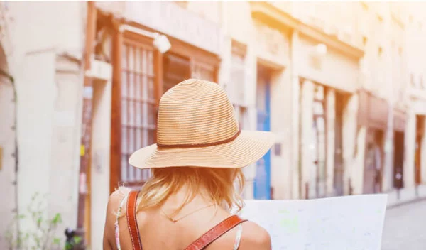 Πώς θα ταξιδέψεις στον κόσμο; Διάβασε τα μυστικά της travel blogger