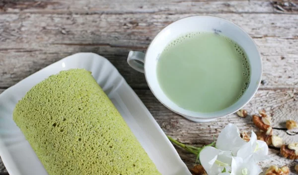 Φτιάξαμε swiss roll με τσάι μάτσα και είναι υπέροχο - δες τη συνταγή