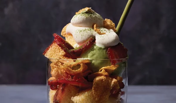 Γλυκό με τσάι matcha και παγωτό από την Ιαπωνική κουζίνα