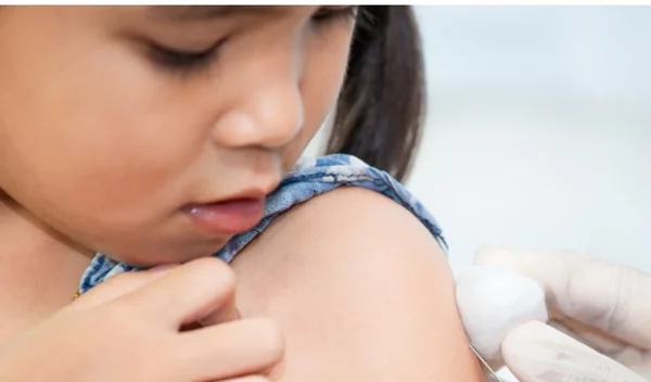 Εμβόλια στα παιδιά και στους εφήβους - Τι λέει η καθηγήτρια Παιδιατρικής-Εφηβικής Ιατρικής