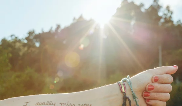 Τατουάζ με φράσεις: Οι ωραιότερες ιδέες που είδες ποτέ