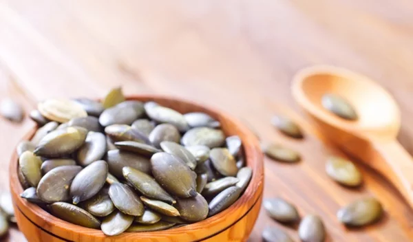 Λιναρόσποροι, ηλιόσποροι, chia και άλλοι σπόροι που πρέπει να τρώμε - Τι μου προσφέρει καθένας