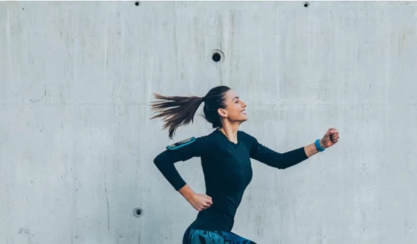 5 τρόποι να παραμείνεις ασφαλής όταν τρέχεις μόνη σου (αυτά που κάνει και η fitness editor)