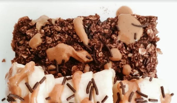 Brownies σοκολάτας με βρώμη: Η υγιεινή εκδοχή της διατροφολόγου