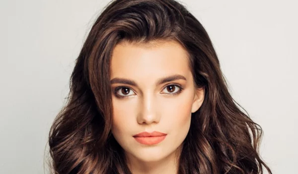 Πώς περιποιούνται οι κομμωτές τα μαλλιά τους; Μάθαμε τι κάνουν!