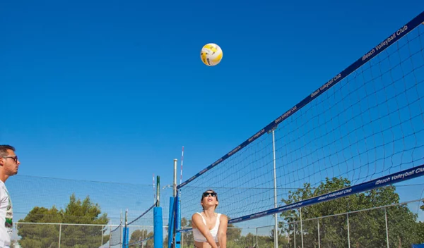 Shape Tested: Δοκίμασα beach volley και έκαψα 900 θερμίδες (θα παίζω και το χειμώνα!)