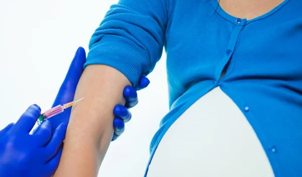 Εμβόλια στην εγκυμοσύνη; Ποια είναι τα δύο απαραίτητα εμβόλια και γιατί;