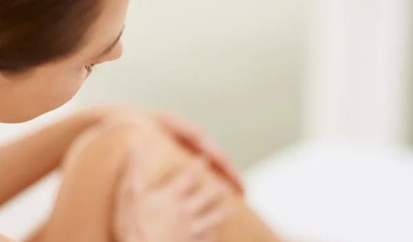 Λάδι σώματος: Η beauty editor επιλέγει τα 4 καλύτερα body oils