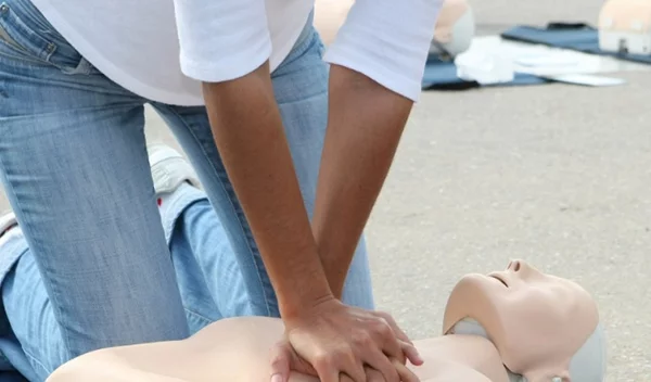 Πρώτες βοήθειες: Μάθε ΚΑΡΠΑ και καρδιοπνευμονική αναζωογόνηση και σώσε μια ζωή!