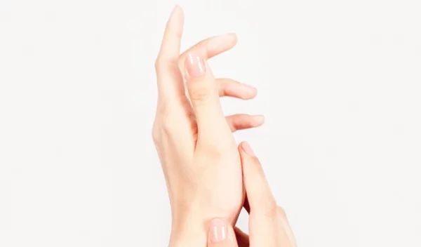 Σπιτικές συνταγές ομορφιάς: Φτιαξε λάδι και μάσκα για τέλεια, απαλά χέρια!