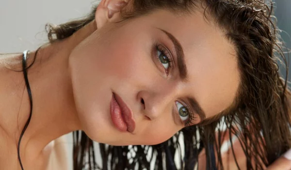 Οι καλύτερες συμβουλές για ωραία μαλλιά που χρησιμοποιούν οι κομμωτές (και τις ακολουθούν!)