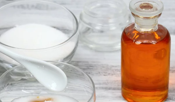 Scrub με μέλι και λάδι για απαλά και ενυδατωμένα χείλη